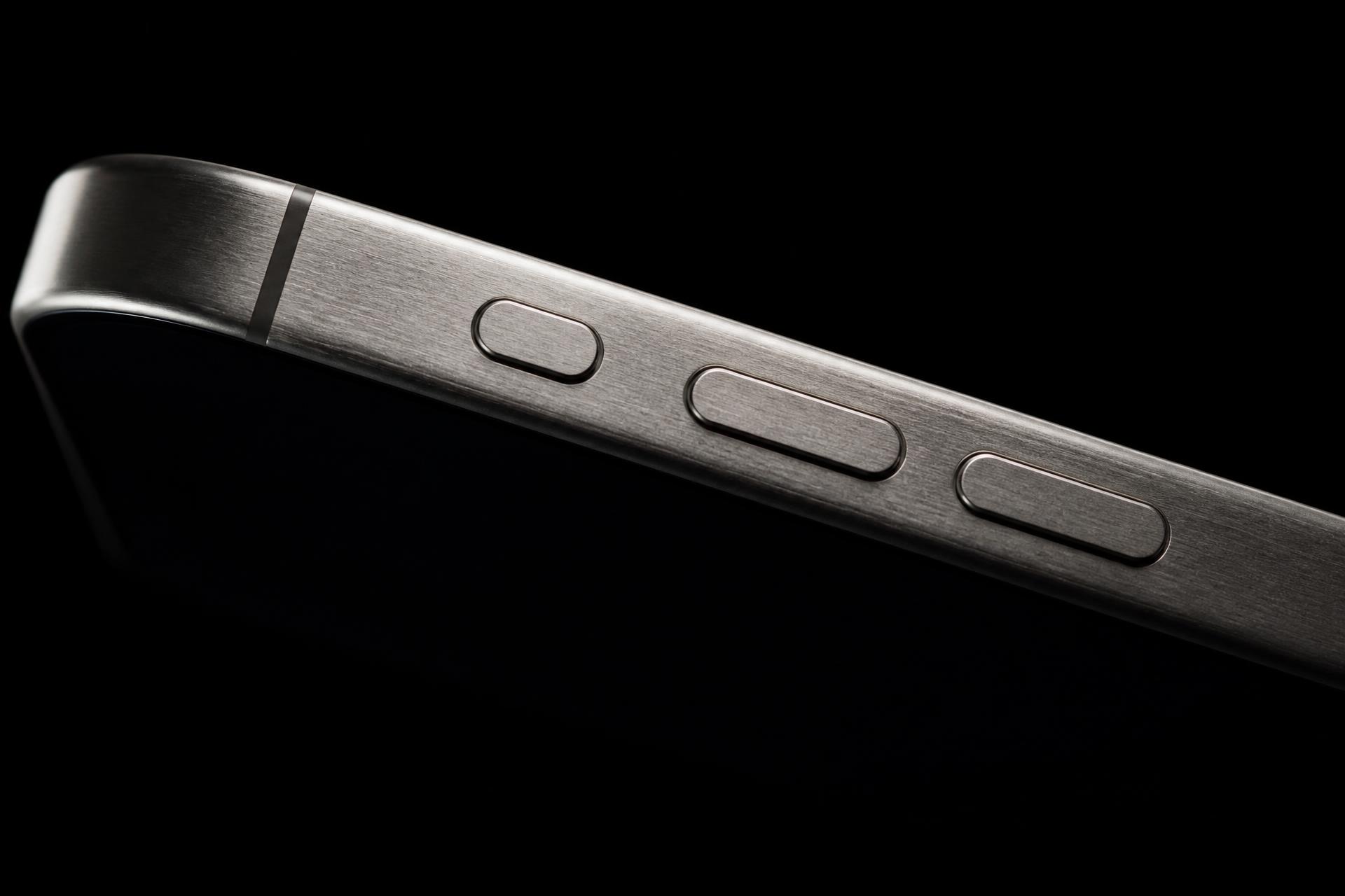 Botão Action em titânio de um iPhone Pro
